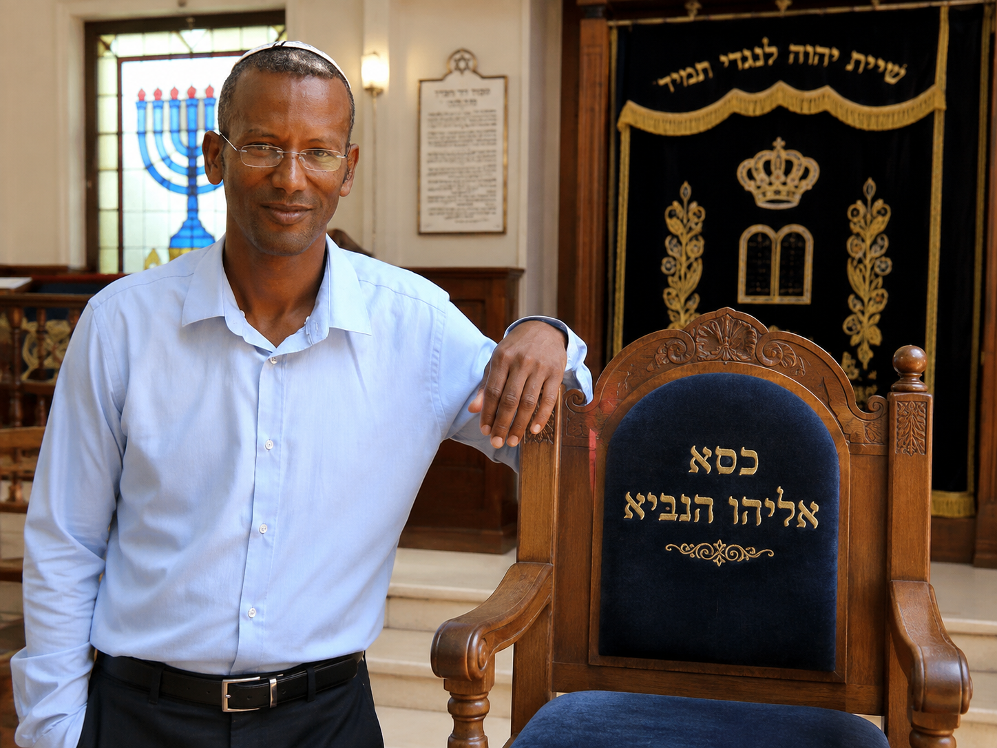 Rabbi Sharon Shalom with Elijah's Chair