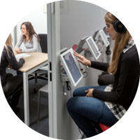 סטודנטים במרכז הסימולציות