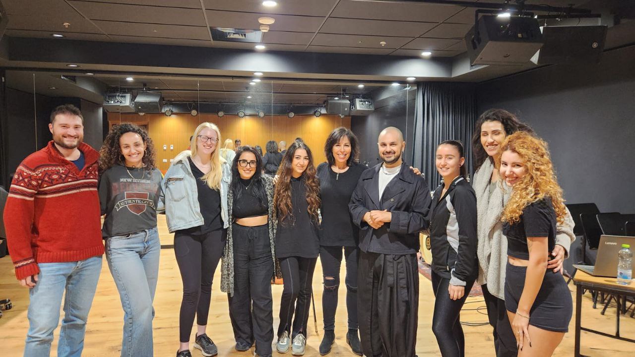 (MISS SISTRATA) אורי אלקיים